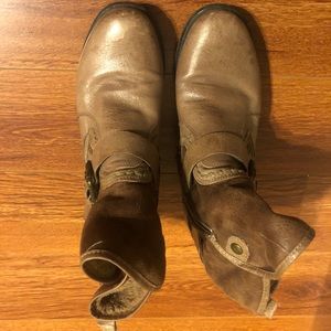 BareTrap Boots